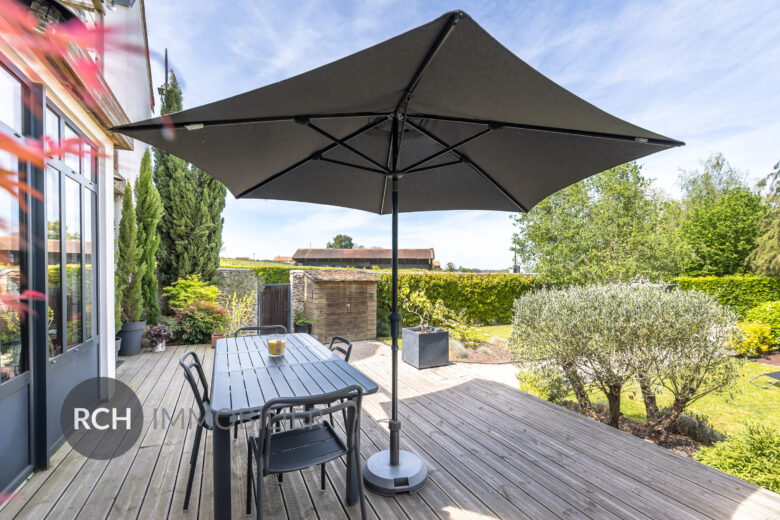 Photos du bien : Seul mandataire – Méré – Maison ancienne rénovée avec des matériaux de qualité et joli jardin