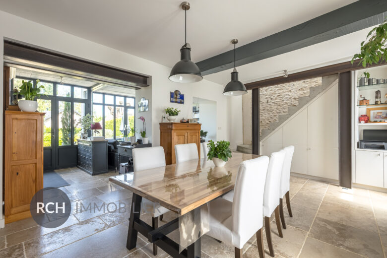Photos du bien : Seul mandataire – Méré – Maison ancienne rénovée avec des matériaux de qualité et joli jardin