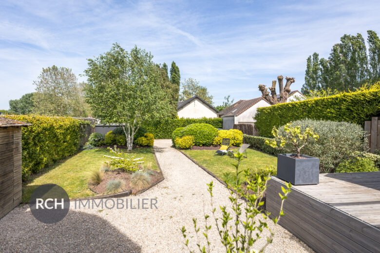 Photos du bien : Seul mandataire – Méré – Maison ancienne rénovée avec des matériaux de qualité et joli jardin