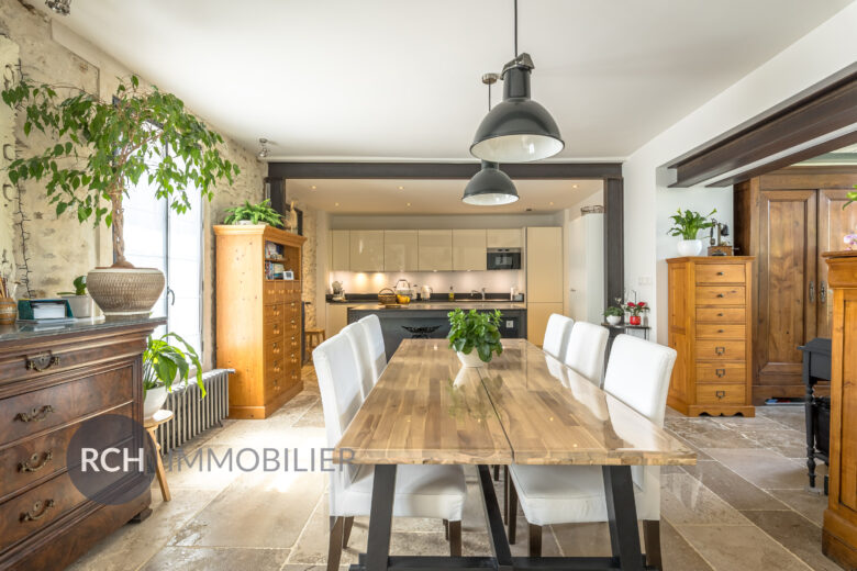 Photos du bien : Seul mandataire – Méré – Maison ancienne rénovée avec des matériaux de qualité et joli jardin