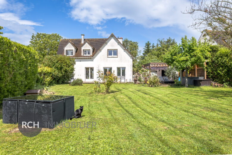 Photos du bien : Exclusivité – Location – Auteuil-le-Roi – Charmante maison meublée sur un beau terrain avec jacuzzi
