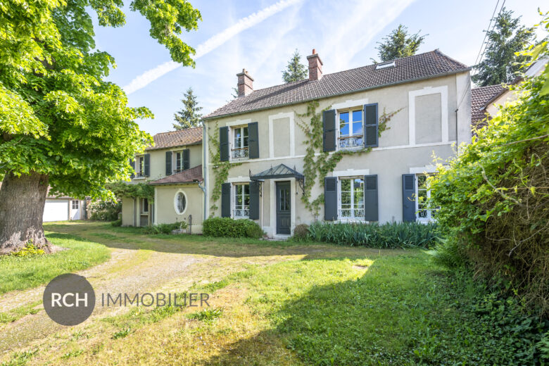 Photos du bien : Exclusivité – Plaisir – Belle maison bourgeoise sur un joli terrain arboré avec dépendance