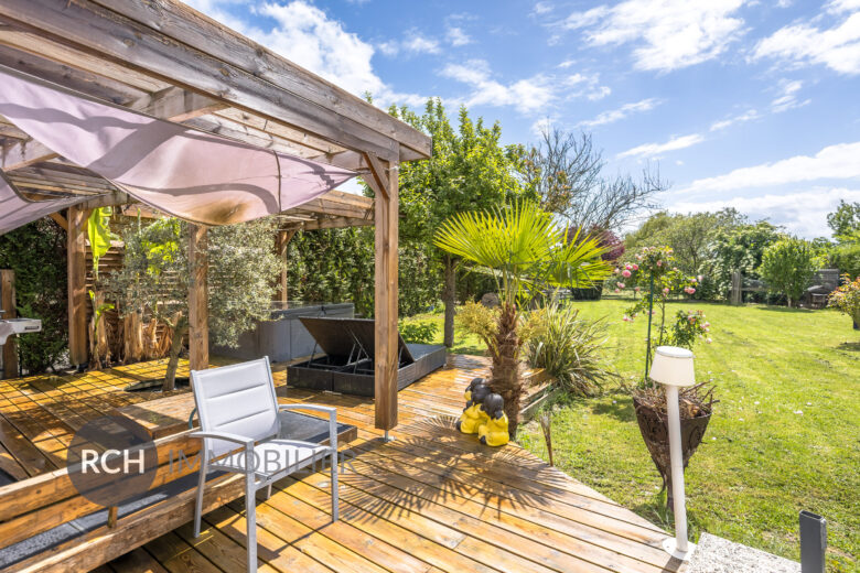 Photos du bien : Exclusivité – Location – Auteuil-le-Roi – Charmante maison meublée sur un beau terrain avec jacuzzi