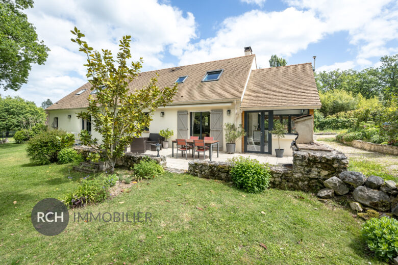 Photos du bien : Gambais – Charmante maison familiale sur un beau terrain avec forêt à pied