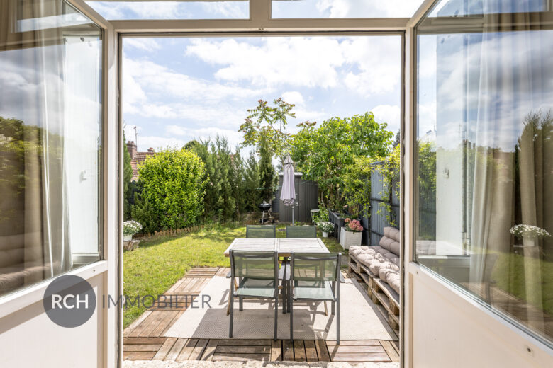 Photos du bien : Exclusivité – Montfort-l’Amaury Centre – Bel appartement avec jardin au coeur du village