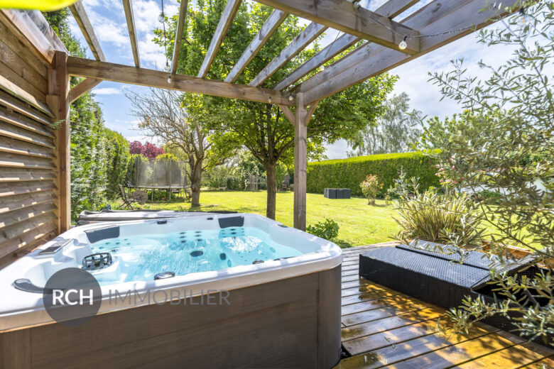 Photos du bien : Exclusivité – Location – Auteuil-le-Roi – Charmante maison meublée sur un beau terrain avec jacuzzi