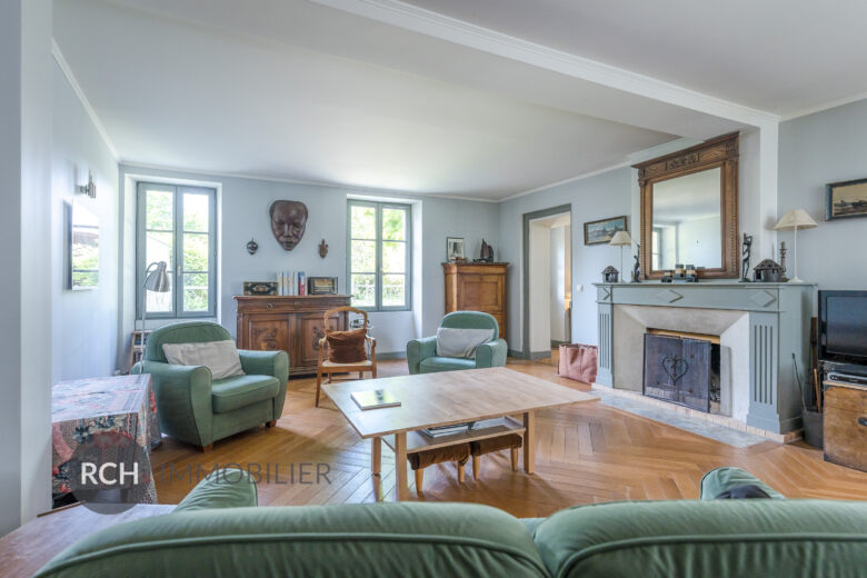 Photos du bien : Exclusivité – Plaisir – Belle maison bourgeoise sur un joli terrain arboré avec dépendance