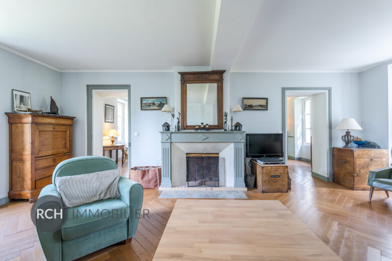 Photos du bien : Exclusivité – Plaisir – Belle maison bourgeoise sur un joli terrain arboré avec dépendance