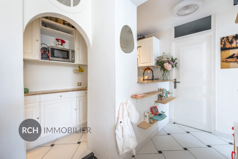 Photos du bien : Exclusivité – Montfort-l’Amaury Centre – Bel appartement avec jardin au coeur du village