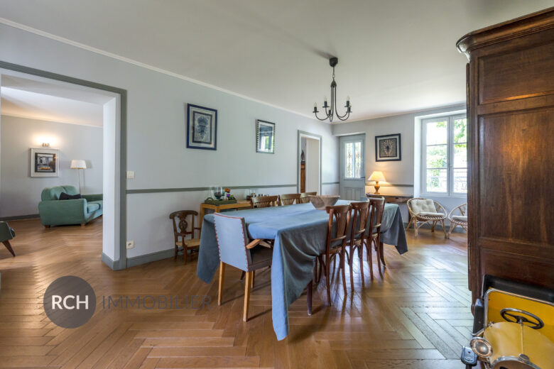 Photos du bien : Exclusivité – Plaisir – Belle maison bourgeoise sur un joli terrain arboré avec dépendance