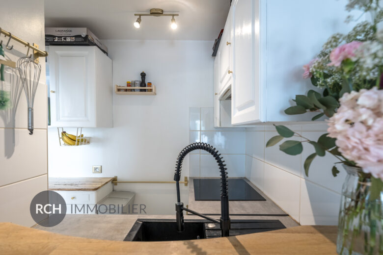 Photos du bien : Exclusivité – Montfort-l’Amaury Centre – Bel appartement avec jardin au coeur du village