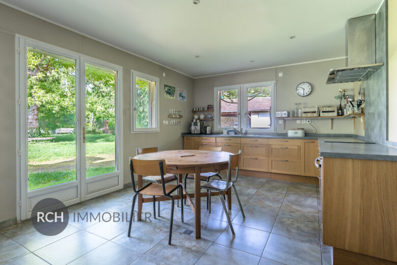 Photos du bien : Exclusivité – Plaisir – Belle maison bourgeoise sur un joli terrain arboré avec dépendance