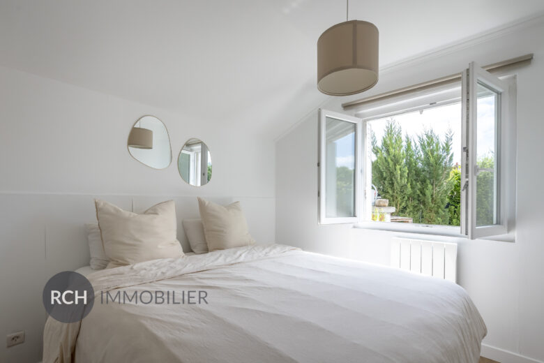 Photos du bien : Exclusivité – Montfort-l’Amaury Centre – Bel appartement avec jardin au coeur du village