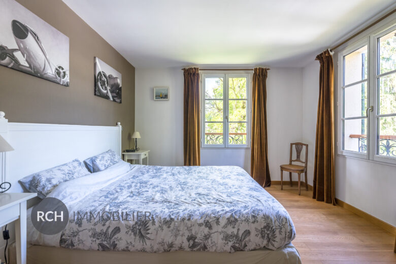 Photos du bien : Exclusivité – Plaisir – Belle maison bourgeoise sur un joli terrain arboré avec dépendance