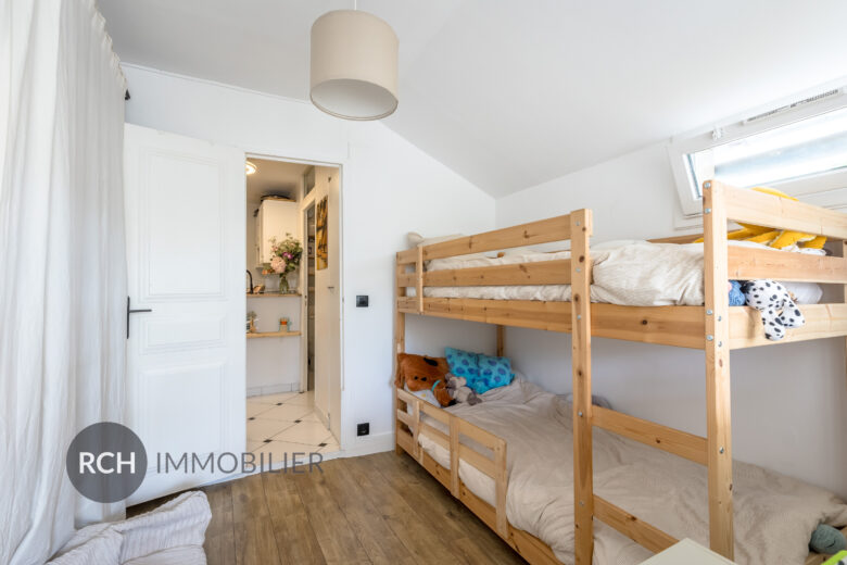 Photos du bien : Exclusivité – Montfort-l’Amaury Centre – Bel appartement avec jardin au coeur du village