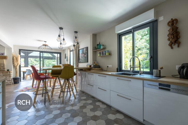Photos du bien : Gambais – Charmante maison familiale sur un beau terrain avec forêt à pied