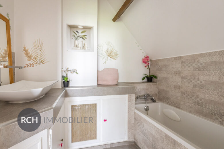 Photos du bien : Exclusivité – Location – Auteuil-le-Roi – Charmante maison meublée sur un beau terrain avec jacuzzi