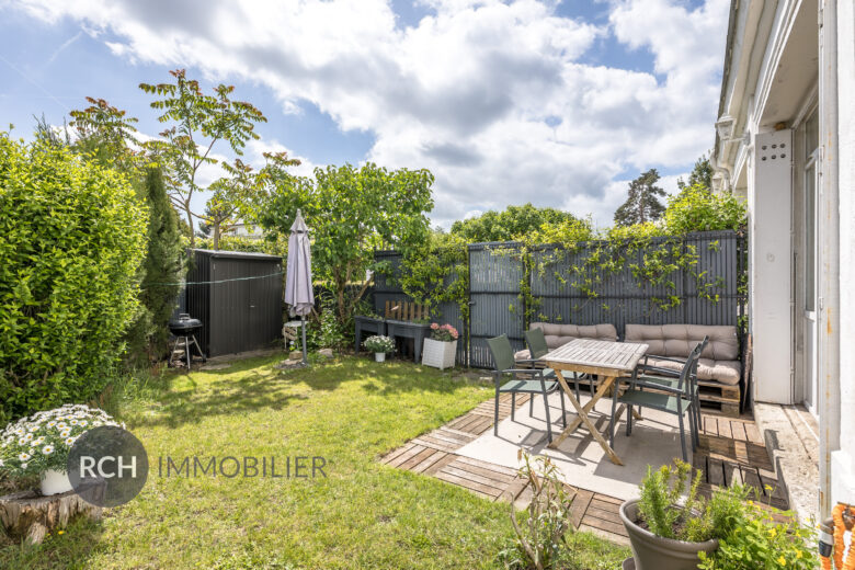 Photos du bien : Exclusivité – Montfort-l’Amaury Centre – Bel appartement avec jardin au coeur du village