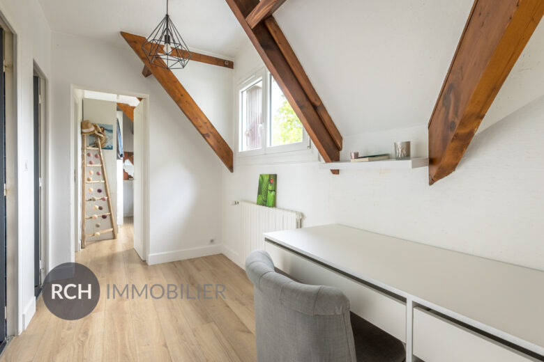 Photos du bien : Exclusivité – Location – Auteuil-le-Roi – Charmante maison meublée sur un beau terrain avec jacuzzi
