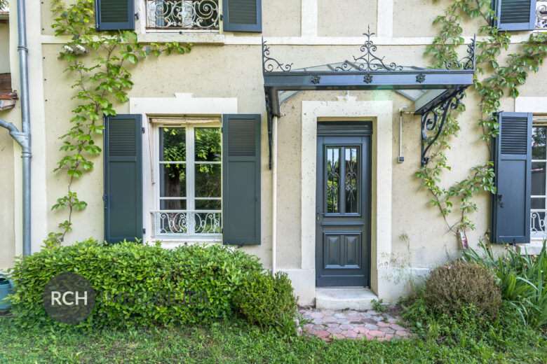 Photos du bien : Exclusivité – Plaisir – Belle maison bourgeoise sur un joli terrain arboré avec dépendance