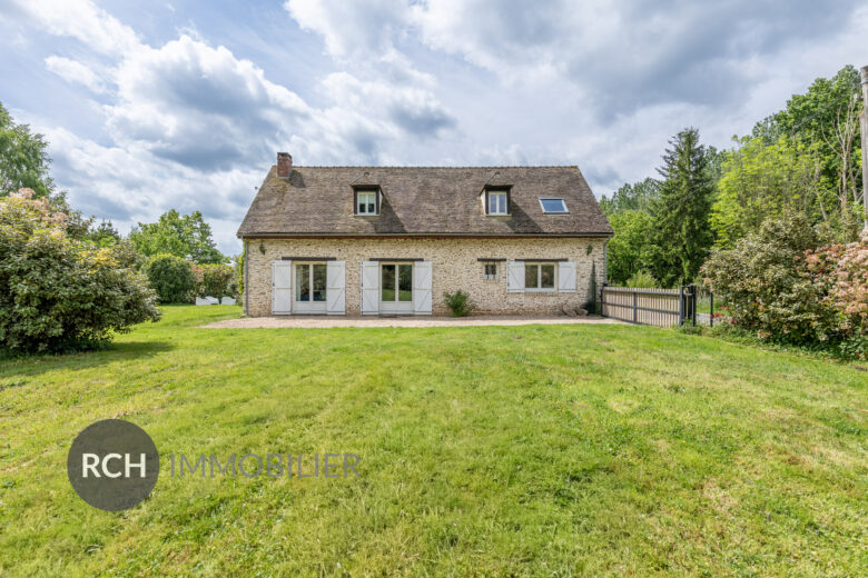 Photos du bien : Bazainville – Maison ancienne en pierre avec piscine chauffée dans un environnement privilégié