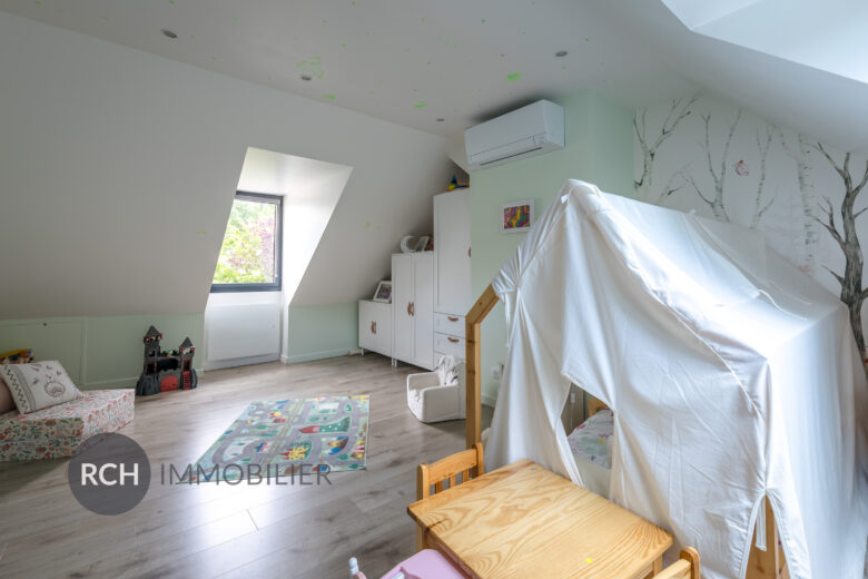 Photos du bien : Gambais – Charmante maison familiale sur un beau terrain avec forêt à pied