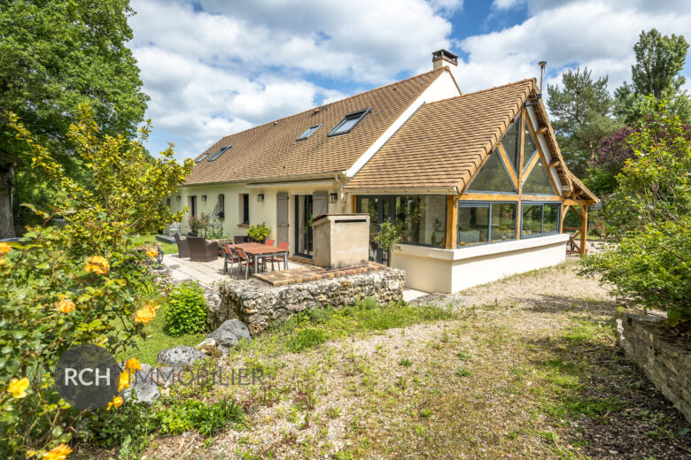 Photos du bien : Gambais – Charmante maison familiale sur un beau terrain avec forêt à pied