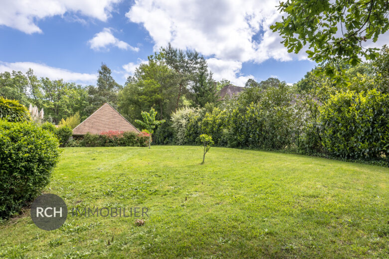 Photos du bien : Gambais – Charmante maison familiale sur un beau terrain avec forêt à pied