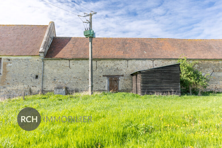 Photos du bien : Exclusivité – Garancières – Grange en pierre à rénover pleine de potentiel sur un joli jardin