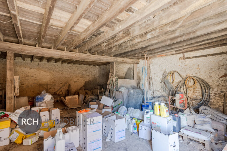 Photos du bien : Exclusivité – Garancières – Grange à rénover sur un joli jardin avec vue dégagée