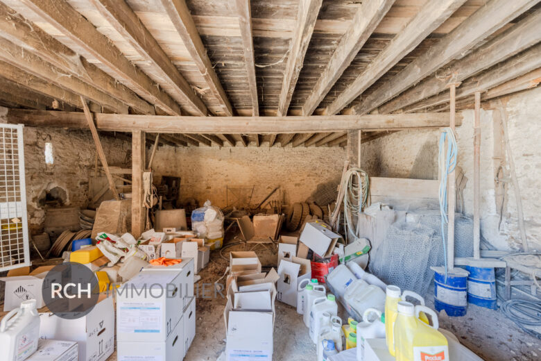 Photos du bien : Exclusivité – Garancières – Grange à rénover sur un joli jardin avec vue dégagée