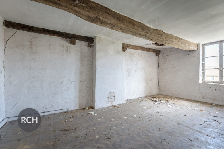 Photos du bien : Exclusivité – Garancières – Maison en pierre à personnaliser avec joli jardin arboré