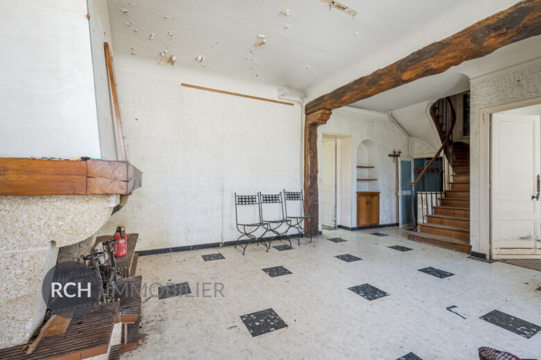 Photos du bien : Exclusivité – Garancières – Maison ancienne à rénover sur un joli jardin avec vue dégagée