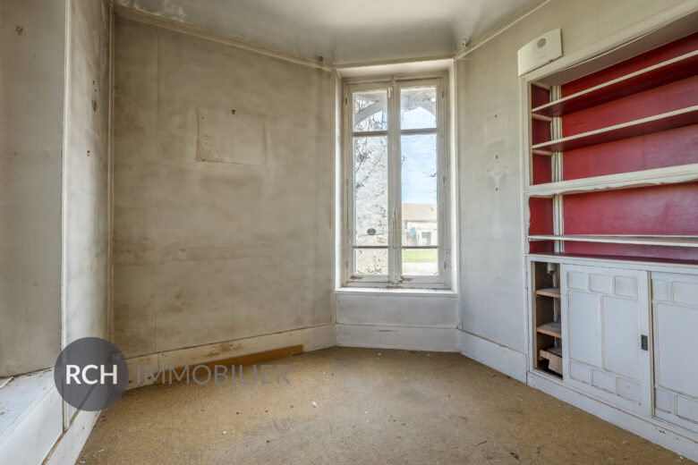 Photos du bien : Exclusivité – Garancières – Maison ancienne à rénover sur un joli jardin avec vue dégagée