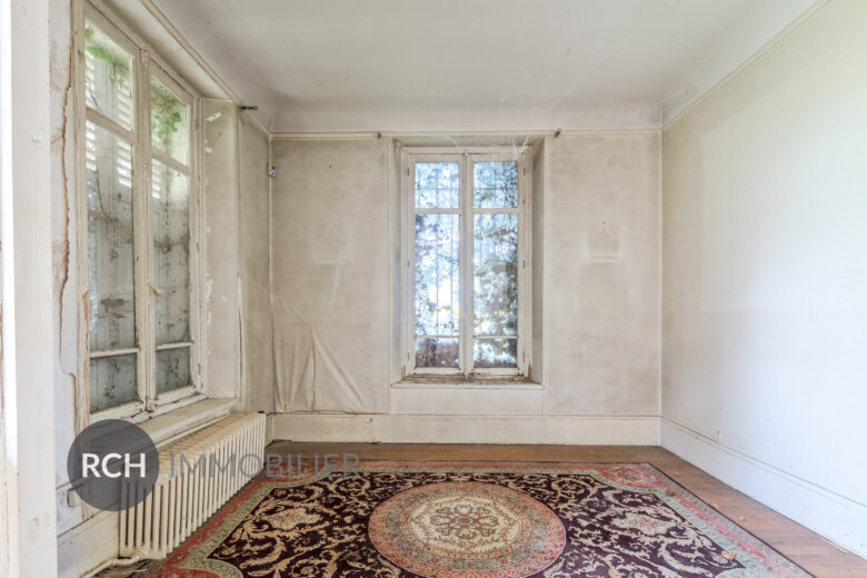 Photos du bien : Exclusivité – Garancières – Maison ancienne à rénover sur un joli jardin avec vue dégagée