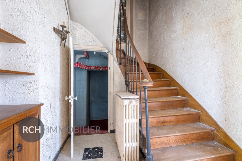 Photos du bien : Exclusivité – Garancières – Maison ancienne à rénover sur un joli jardin avec vue dégagée