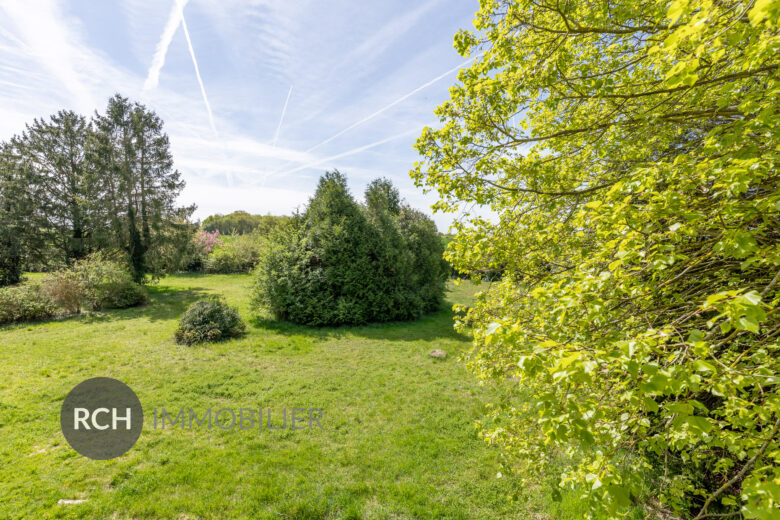 Photos du bien : Exclusivité – Garancières – Maison ancienne à rénover sur un joli jardin avec vue dégagée