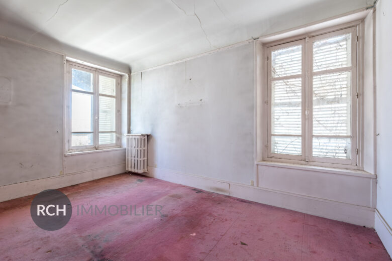 Photos du bien : Exclusivité – Garancières – Maison ancienne à rénover sur un joli jardin avec vue dégagée