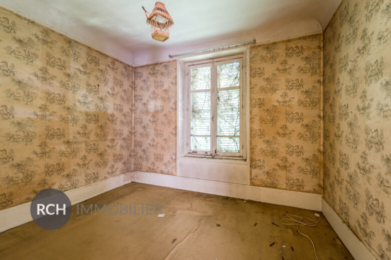 Photos du bien : Exclusivité – Garancières – Maison ancienne à rénover sur un joli jardin avec vue dégagée