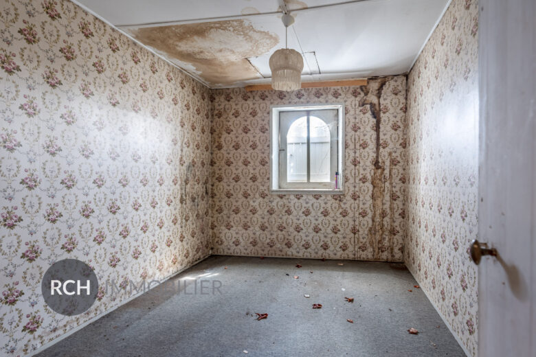 Photos du bien : Exclusivité – Garancières – Maison ancienne à rénover sur un joli jardin avec vue dégagée