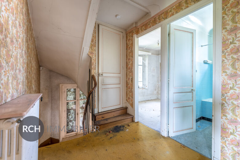 Photos du bien : Exclusivité – Garancières – Maison ancienne à rénover sur un joli jardin avec vue dégagée