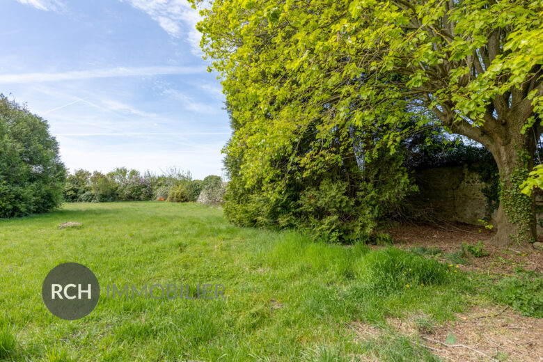 Photos du bien : Exclusivité – Garancières – Maison ancienne à rénover sur un joli jardin avec vue dégagée