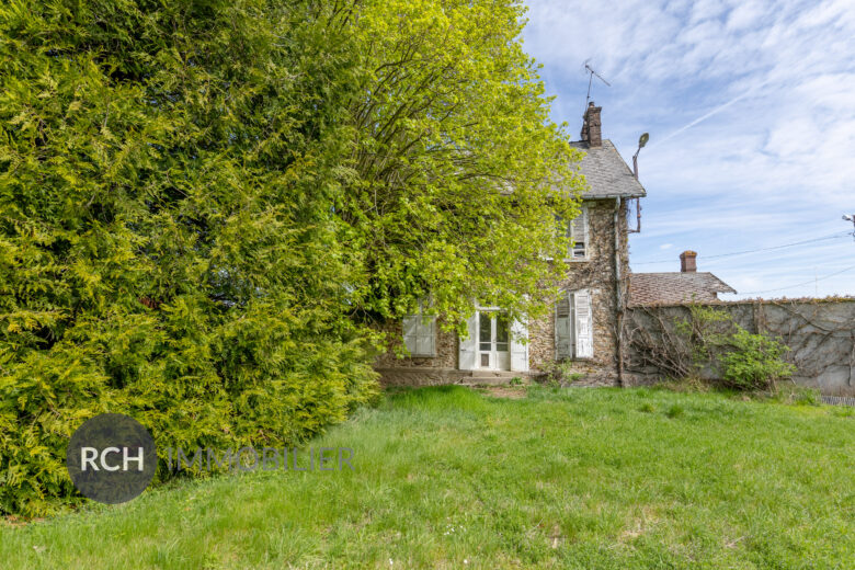 Photos du bien : Exclusivité – Garancières – Maison ancienne à rénover sur un joli jardin avec vue dégagée