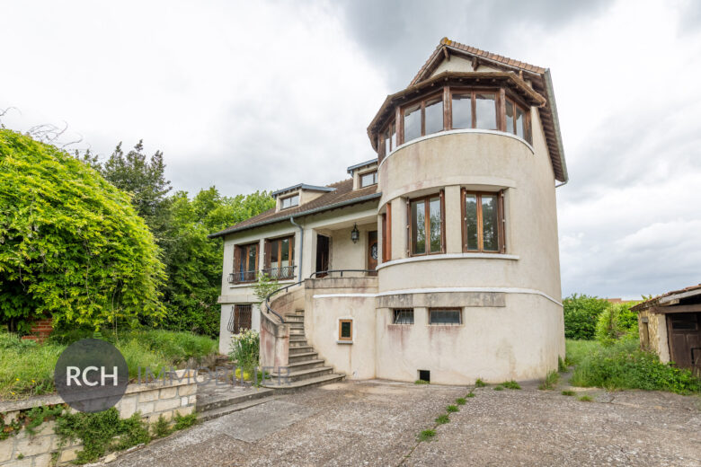 Photos du bien : Montfort-l&rsquo;Amaury – Maison pleine de charme à rénover