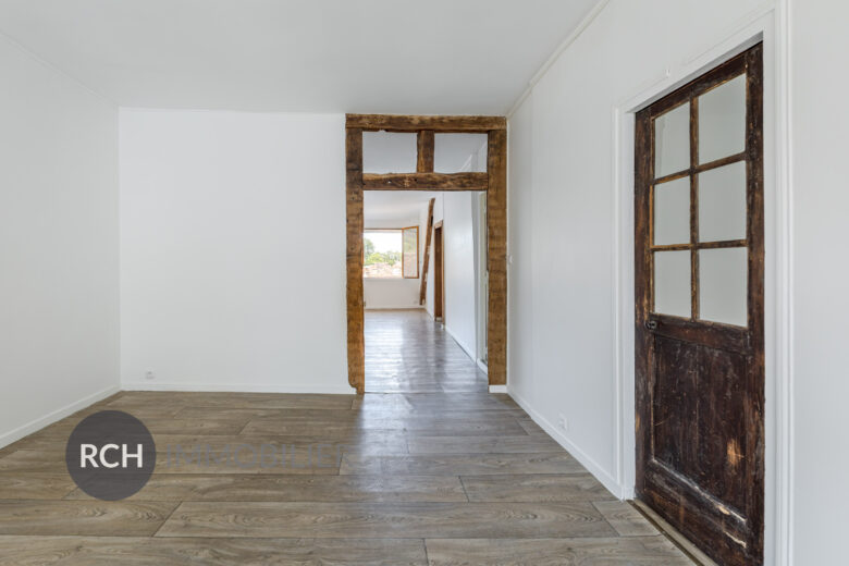 Photos du bien : Montfort-l’Amaury – Duplex de 82,87 m2 en plein coeur du centre historique