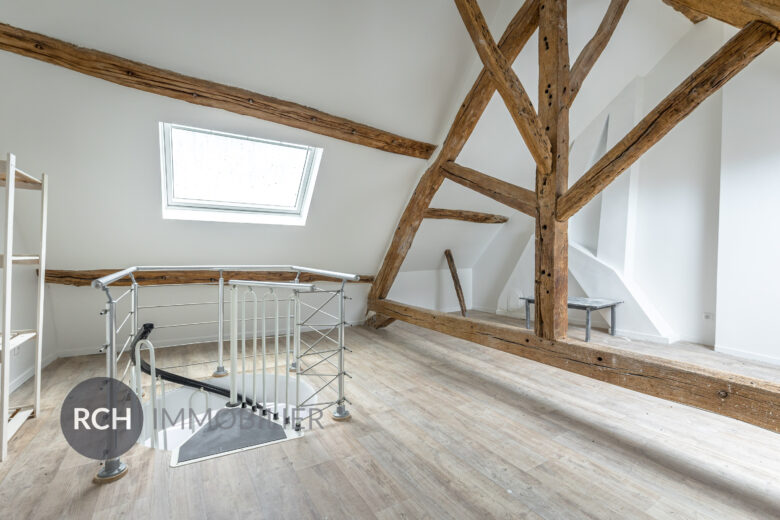 Photos du bien : Montfort-l’Amaury – Duplex de 82,87 m2 en plein coeur du centre historique