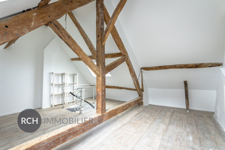 Photos du bien : Montfort-l’Amaury – Duplex de 82,87 m2 en plein coeur du centre historique
