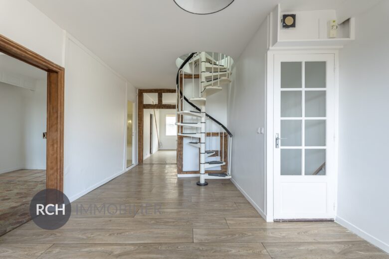 Photos du bien : Montfort-l’Amaury – Duplex de 82,87 m2 en plein coeur du centre historique