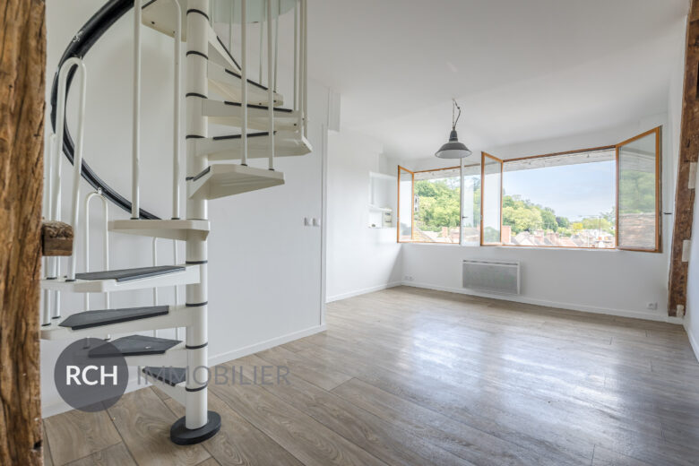 Photos du bien : Montfort-l’Amaury – Duplex de 82,87 m2 en plein coeur du centre historique