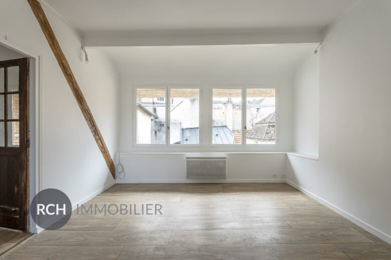 Photos du bien : Montfort-l’Amaury – Duplex de 82,87 m2 en plein coeur du centre historique